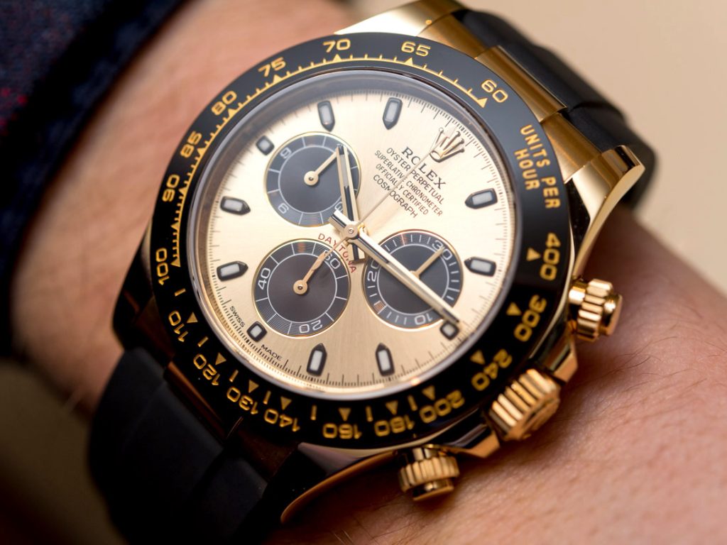Upon the sun-brushed dial, this white scale replica Rolex Daytona watch sets three small sub-dials, directly full of the breathtaking beauty of symmetry.