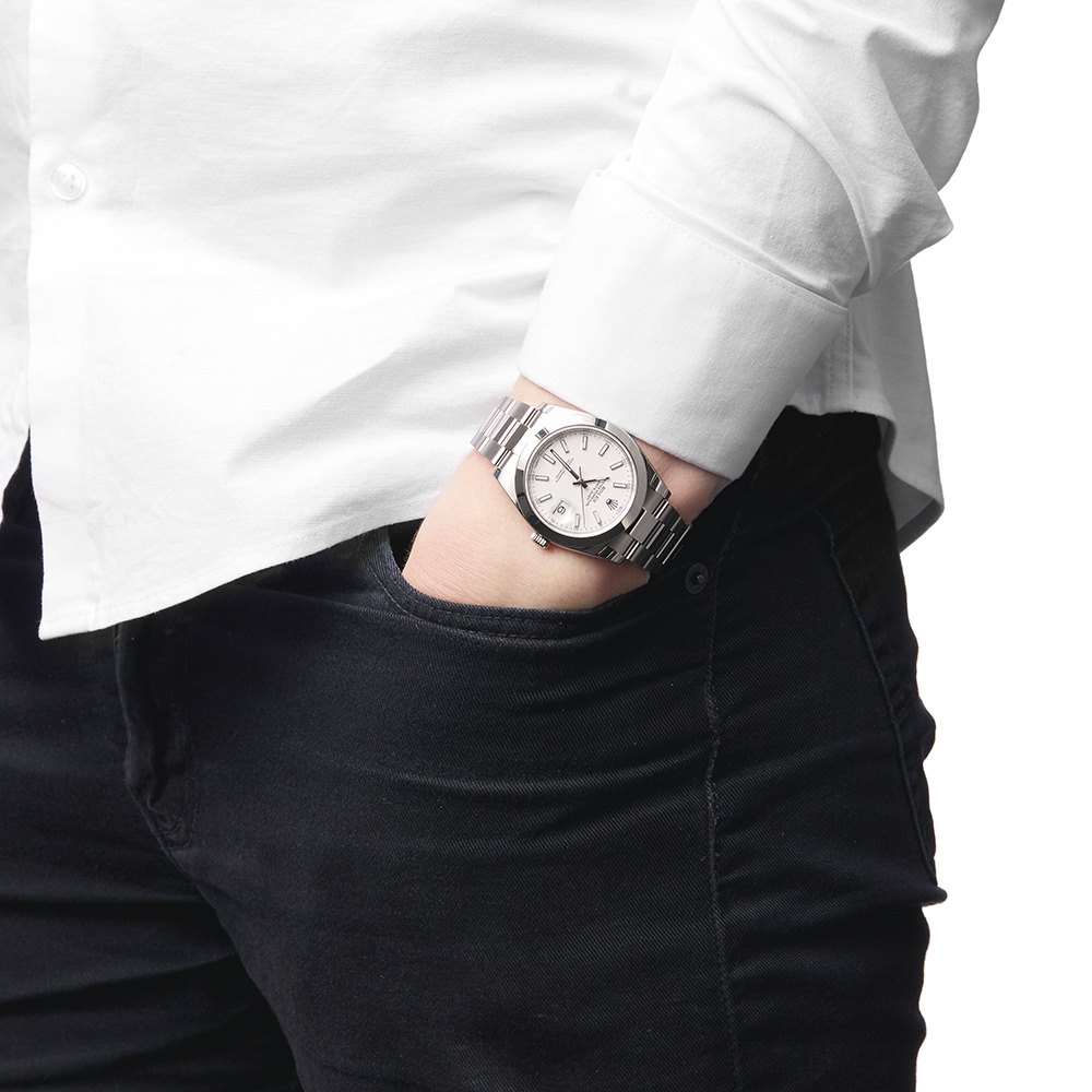 The Oystersteel copy watches have white dials.