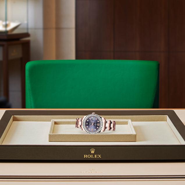 The precious replica watches are made from everose gold.